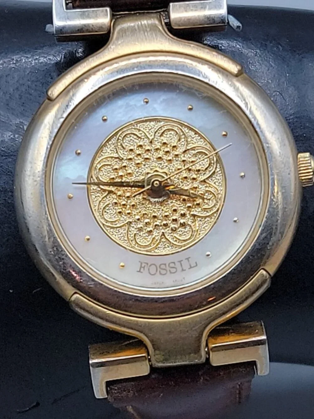 Vtg Fossil 1990s Womens Watch Gold Filigree Mandala Mother of Pearl Leather 30mm